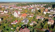 Кто и как должен убирать за забором частного дома, разъяснили специалисты