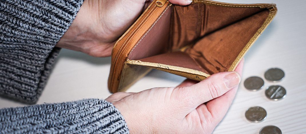 Убедили взять два кредита и продать авто. Минчанка отдала мошенникам 50 тысяч долларов