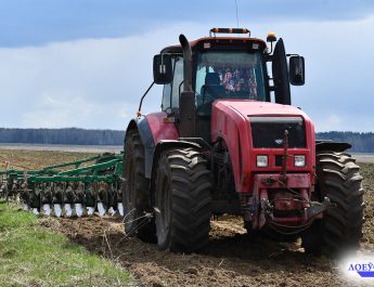 В поле — каждый гектар на счету