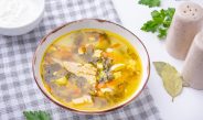 Борщ с щавелем и яйцом