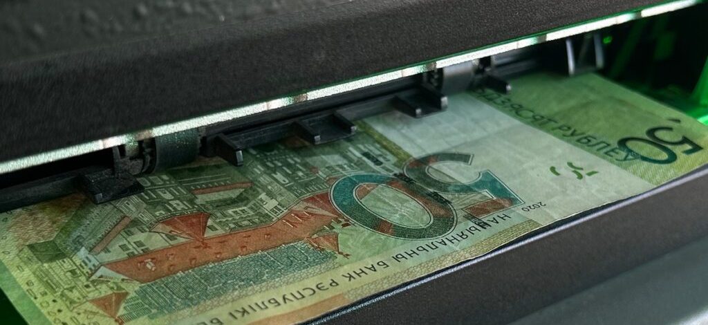 Карты могут работать с перебоями 7 мая: банки предупредили клиентов