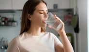 Врач объяснила, почему пить слишком много воды вредно