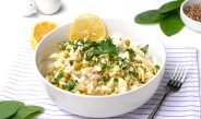 Салат с капустой, тунцом и горошком