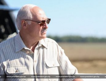 Лукашенко об оплате труда на селе: баловать крестьян нельзя, но если дают результат — надо платить