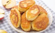 Пирожки с творогом и яблоком