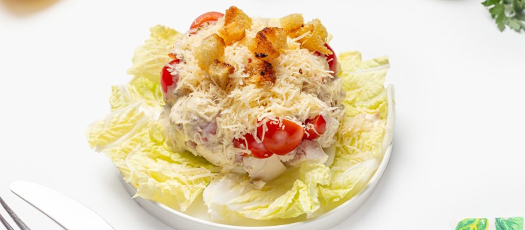 Цезарь с пекинской капустой и курицей