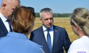 Губернатор области Иван Крупко ознакомился также с ходом жатвы на Лоевщине