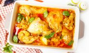 Курица с овощами в духовке в собственном соку
