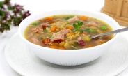 Гороховый суп с копченой курицей: густой и с дымным ароматом