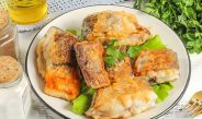 Жареный сом на сковороде