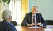 Сегодня глава Лоевского района Николай Клименок провел выездной прием граждан в аг. Малиновка.