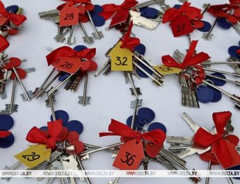 Лукашенко требует от местных властей обеспечивать заселение нового арендного жилья в короткие сроки