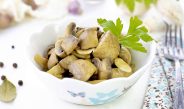 Маринованные шампиньоны: быстрая закуска с чесноком и специями