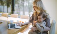 Работающим родителям в Беларуси положены дополнительные выходные и выплаты. Кто может их получить?